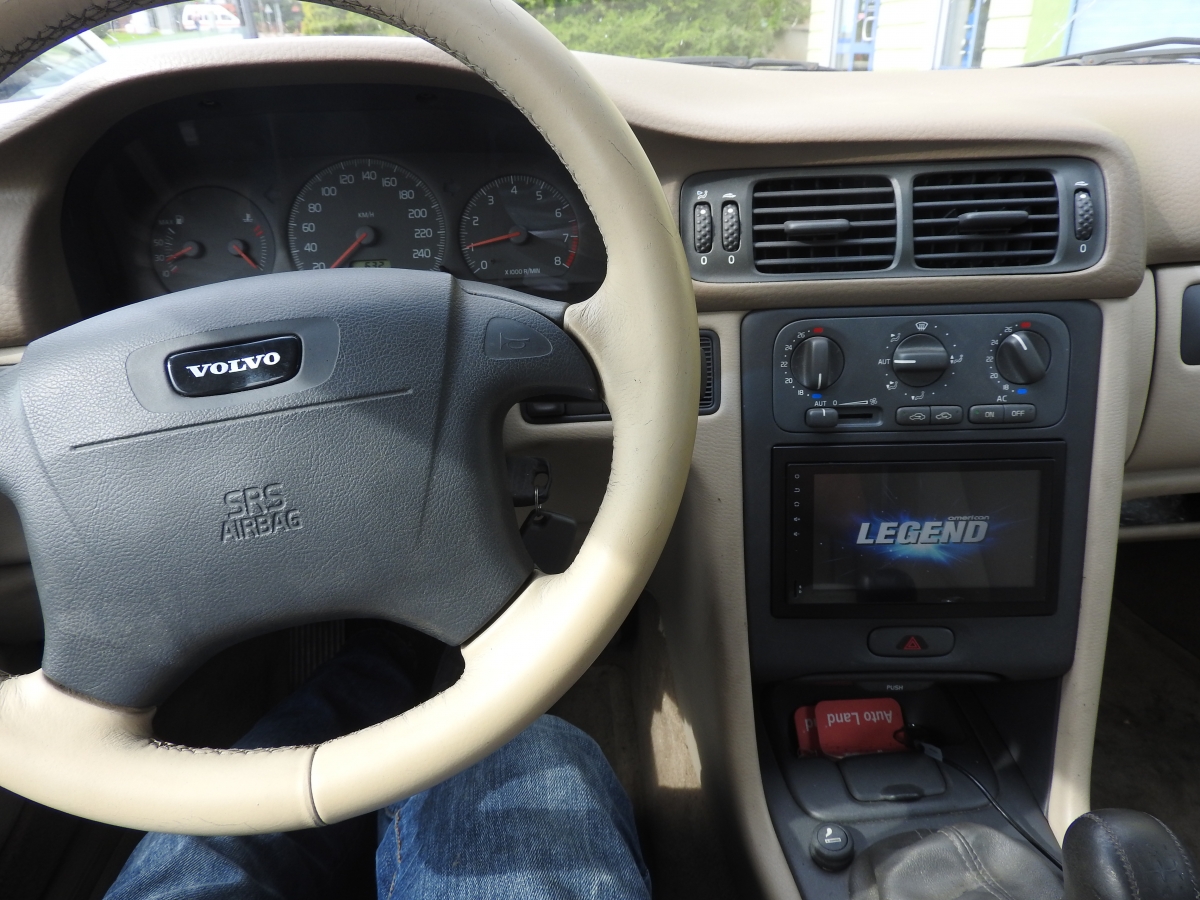 Volvo C70.jpeg